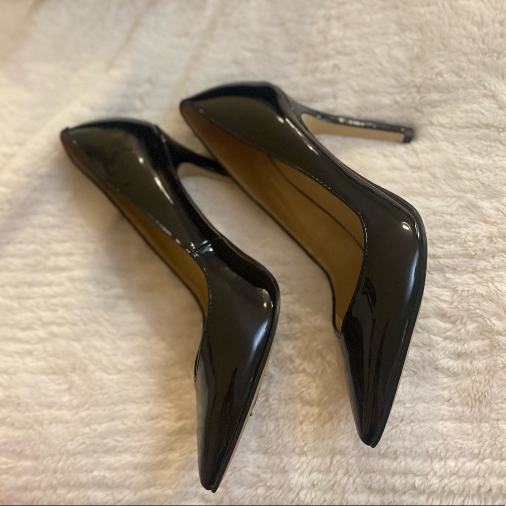 GUESS BLACK CLOSED TOES HEELS